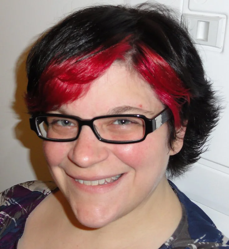 Headshot Mandi Walls
