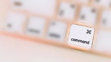 command key on keyboard